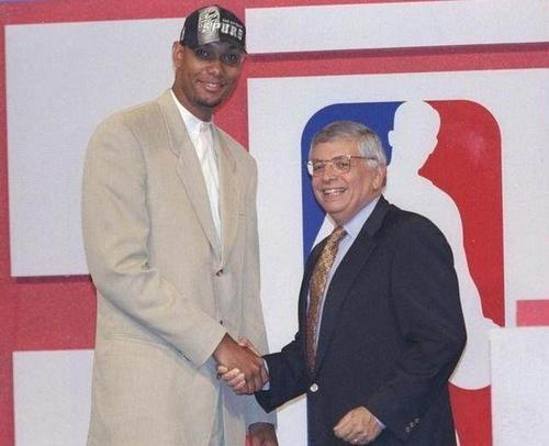 身体对抗连 身体对抗连